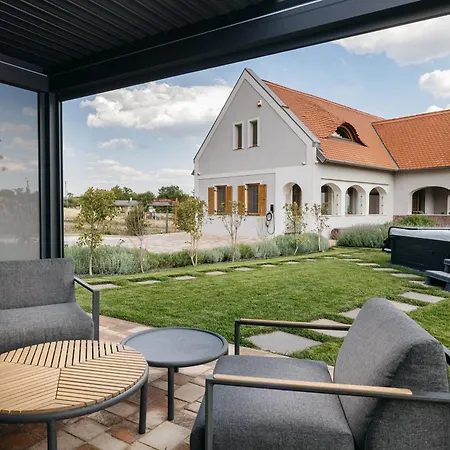 Villa Palo Borbirtok - Bed And Wine *